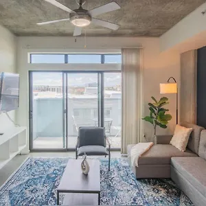 https://unique-1bd-central-downtown-gym-pool-parking.hotelsofphoenix.com